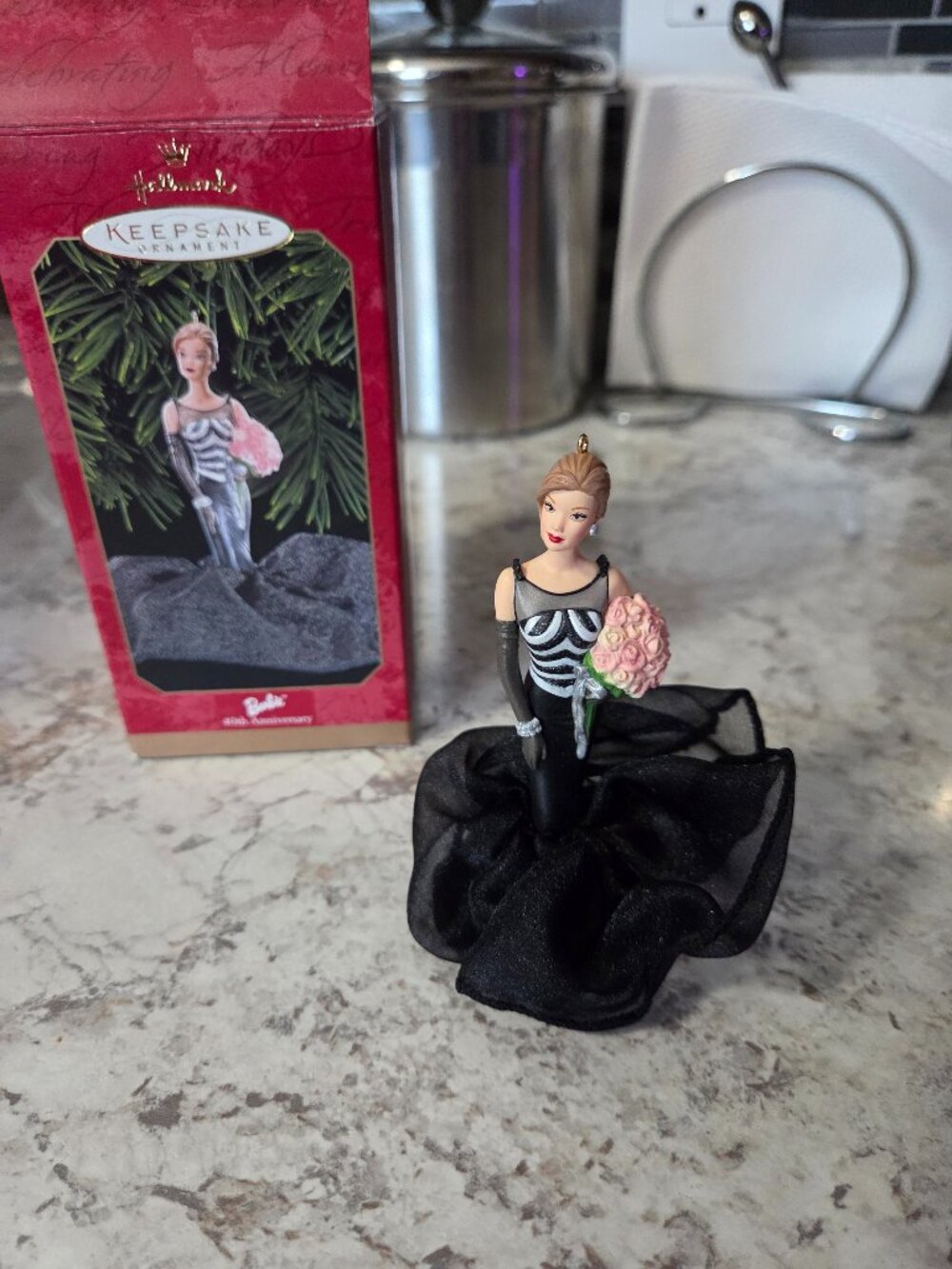 Hallmark Keepsake Christmas Ornament 40th Anniversary Barbie 1999 in box